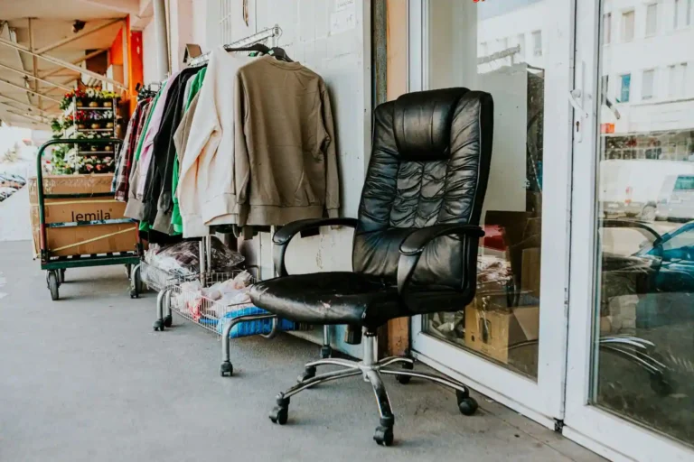 Bourse aux vêtements : comment ça marche, vendre et acheter