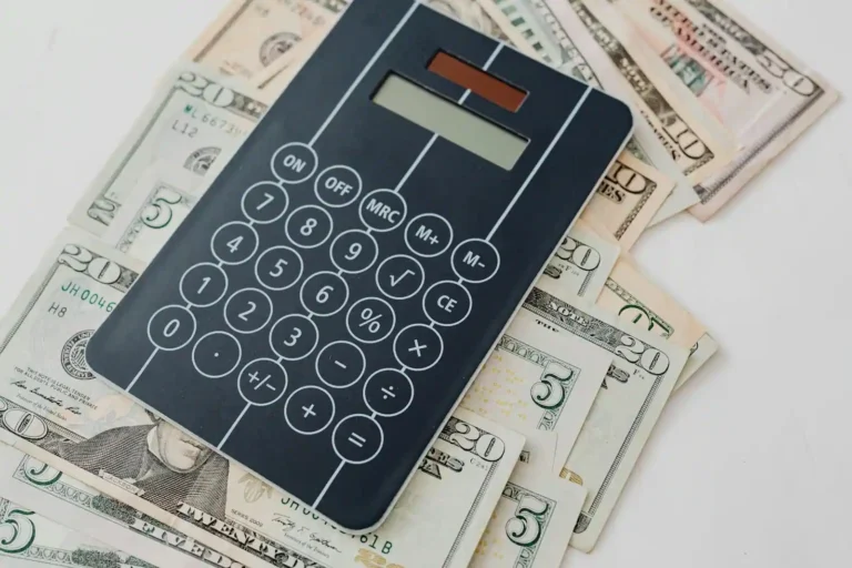 Conversion USD : comprendre le taux et éviter les frais cachés