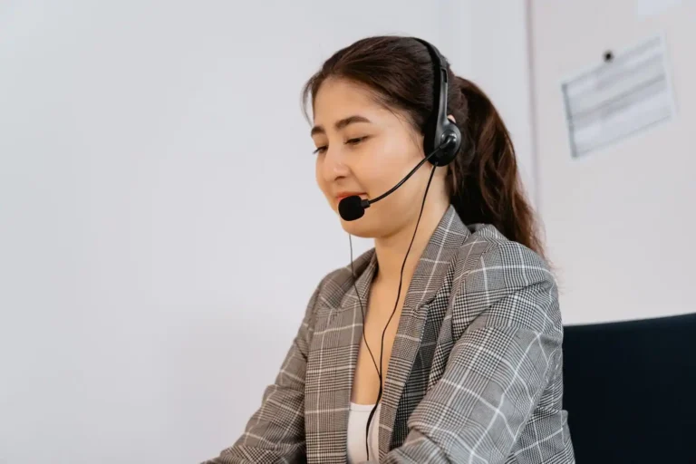 Le métier de la relation client : postes et compétences