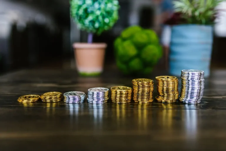 Cryptomonnaie : comprendre le fonctionnement, les usages et les risques avant de s&rsquo;y intéresser
